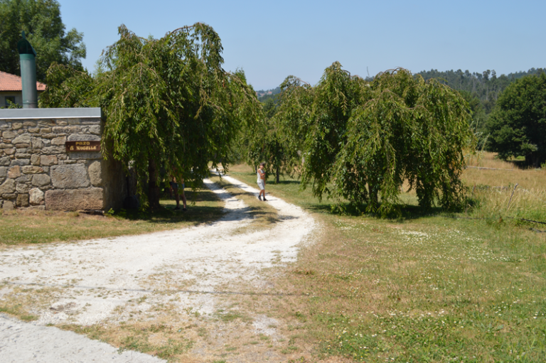 Sendero lateral Pazo Nugalla